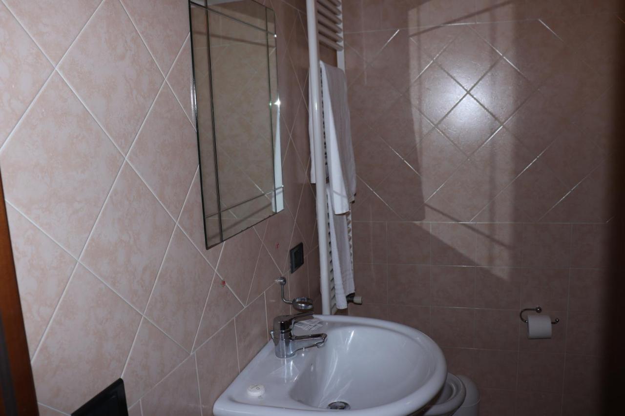 Le Camere Dell'Ancora Monzambano Luaran gambar